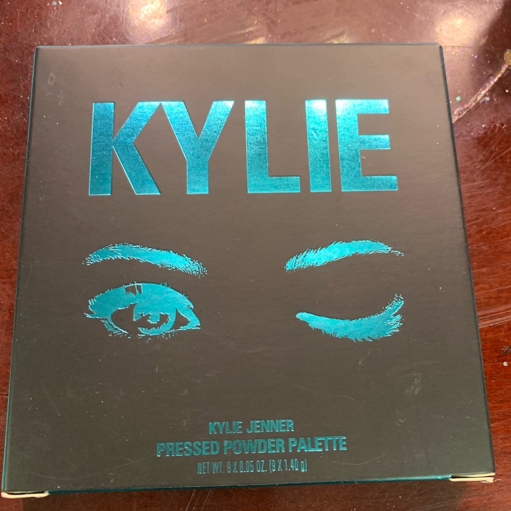 Kylie cosmetics the blue honey palette